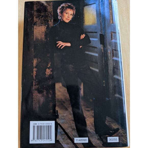 🧨Hello, Darkness by Sandra Brown - Picture 2 of 2